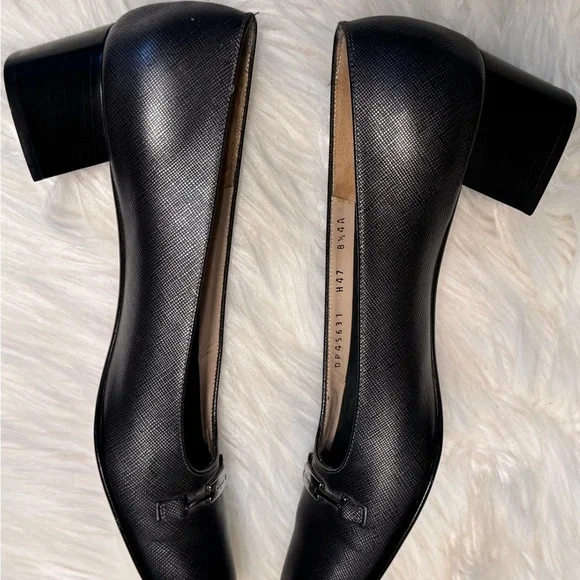 Salvatore Ferragamo Black Leather Flats - Picture 5 of 8